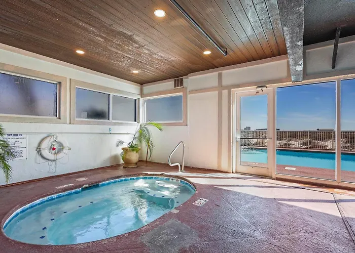 Royal Palms 1006